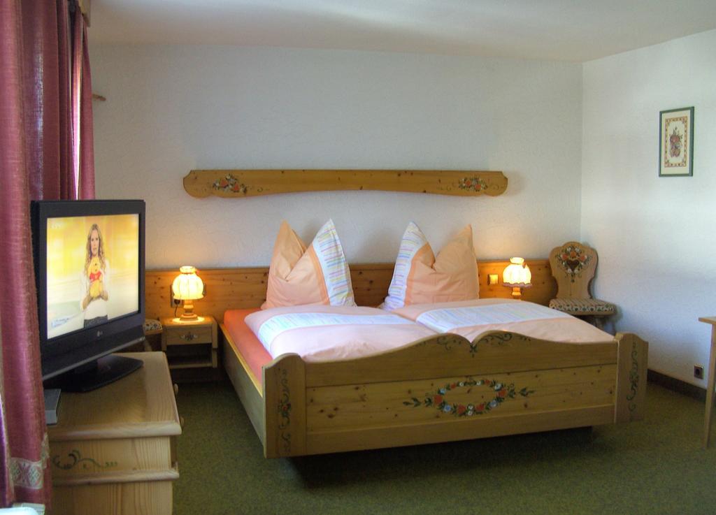 Hotel Restaurant Schmidter Bauernstube Nideggen Bagian luar foto
